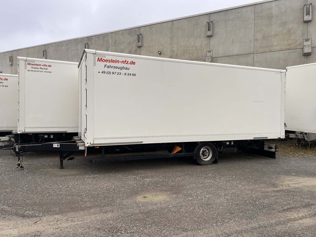 Möslein EK 1- D 7,3  1 Achs Kofferanhänger Durchladen7,08 m lang - Prikolica zabojnik: slika 1 Möslein EK 1- D 7,3  1 Achs Kofferanhänger Durchladen7,08 m lang - Prikolica zabojnik: slika 1