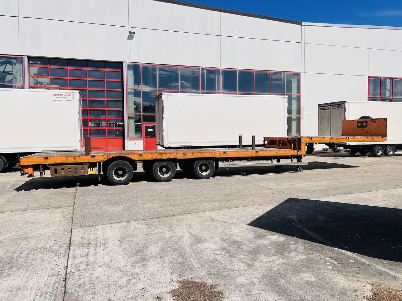 Möslein STO 3 Schwebheim 3 Achs Satteltieflader Plato 45 t GGfür Fertigteile, Baumaschinen oder Container - Nizko noseča polprikolica: slika 1 Möslein STO 3 Schwebheim 3 Achs Satteltieflader Plato 45 t GGfür Fertigteile, Baumaschinen oder Container - Nizko noseča polprikolica: slika 1