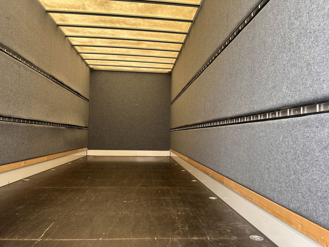 Möslein TKO 105 Schwebheim Tandem- Möbel Koffer- Anhänger - Prikolica zabojnik: slika 3 Möslein TKO 105 Schwebheim Tandem- Möbel Koffer- Anhänger - Prikolica zabojnik: slika 3