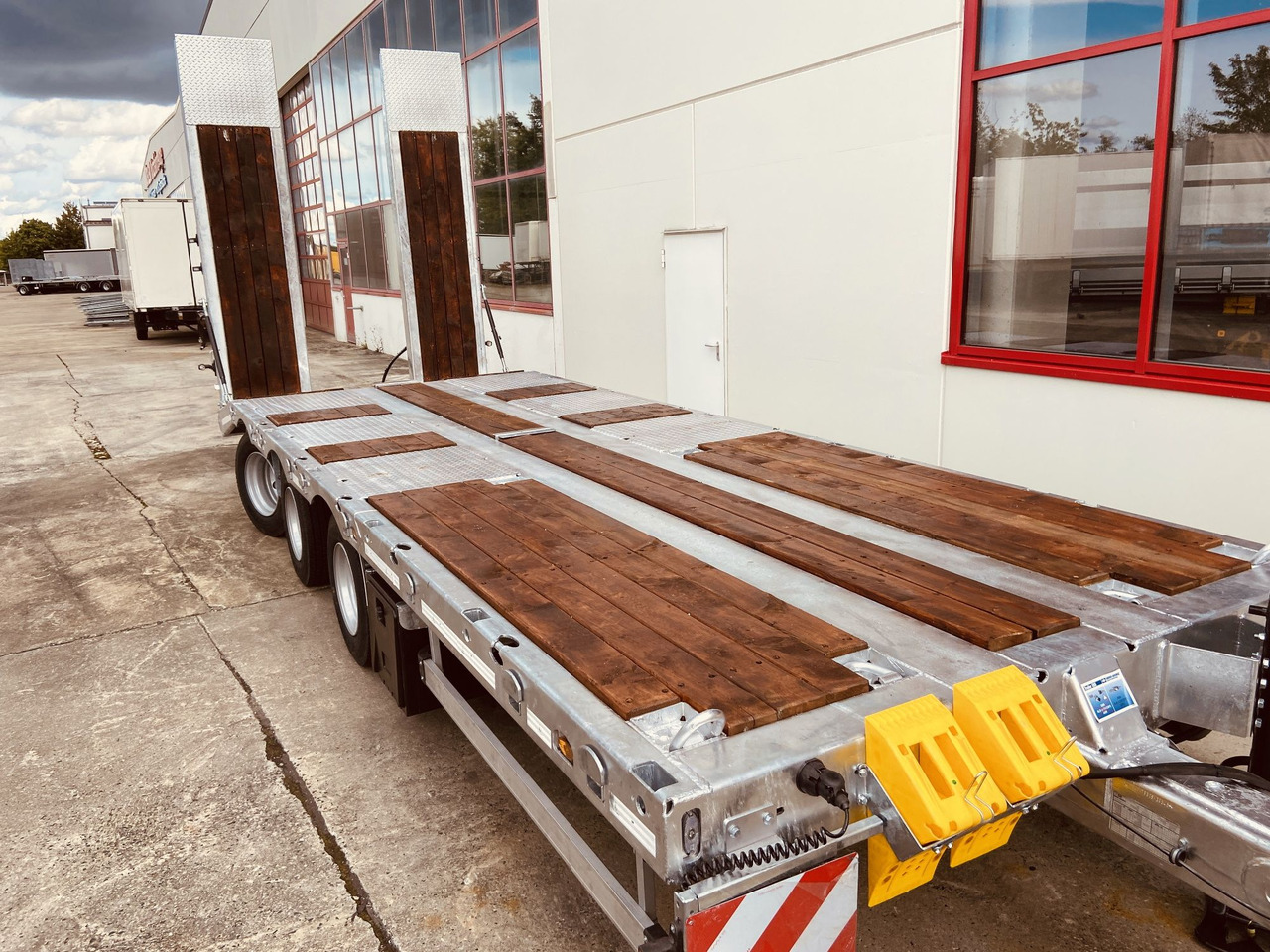 Möslein TT 31 31 t GG Tridem- Tieflader 3 Achs, gelenktNeufahrzeug - Nizko noseča prikolica: slika 3 Möslein TT 31 31 t GG Tridem- Tieflader 3 Achs, gelenktNeufahrzeug - Nizko noseča prikolica: slika 3