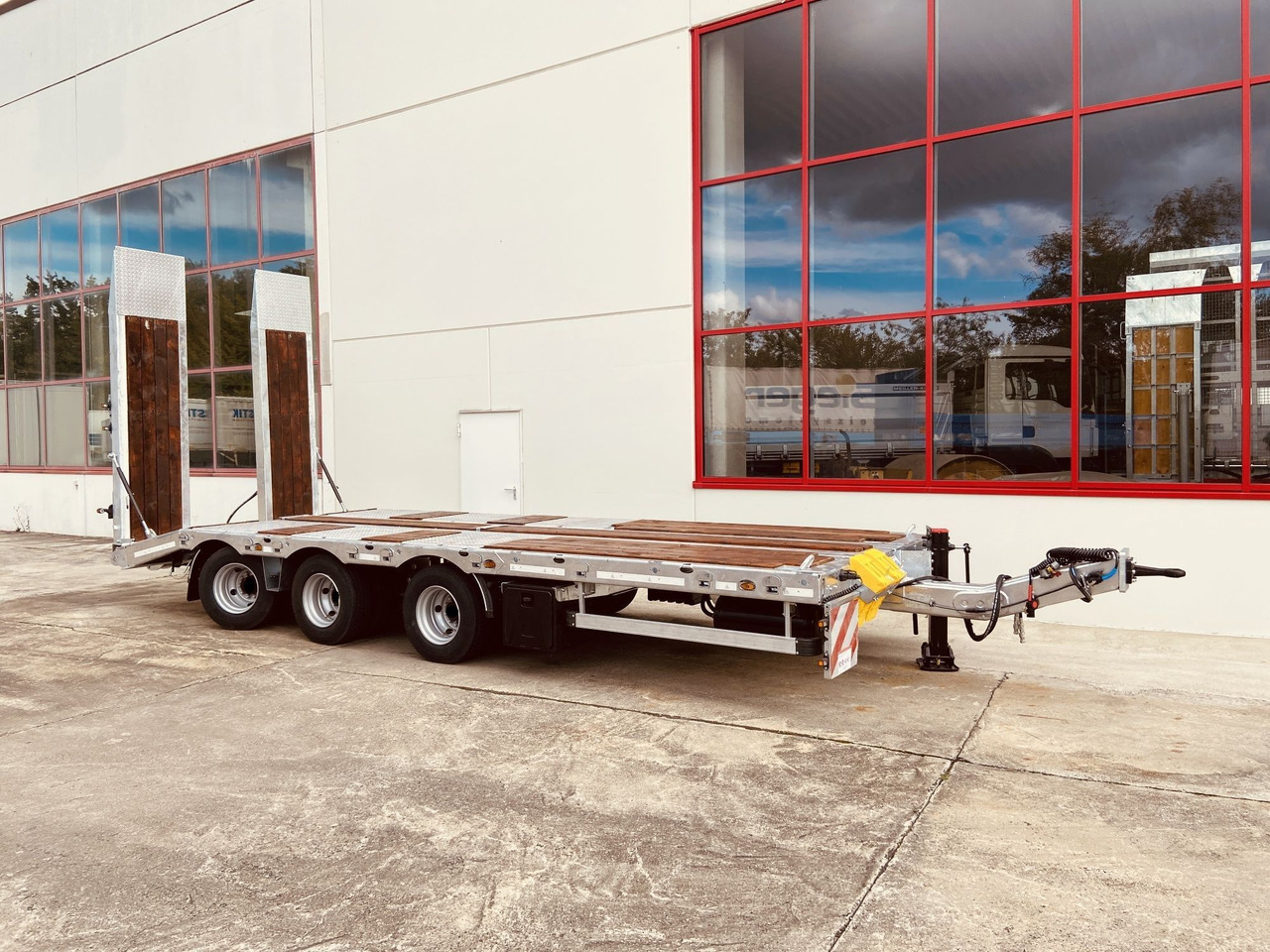 Möslein TT 31 31 t Tridem- Tieflader 3 Achs, 8 m LadeflächeNeufahrzeug - Nizko noseča prikolica: slika 4 Möslein TT 31 31 t Tridem- Tieflader 3 Achs, 8 m LadeflächeNeufahrzeug - Nizko noseča prikolica: slika 4