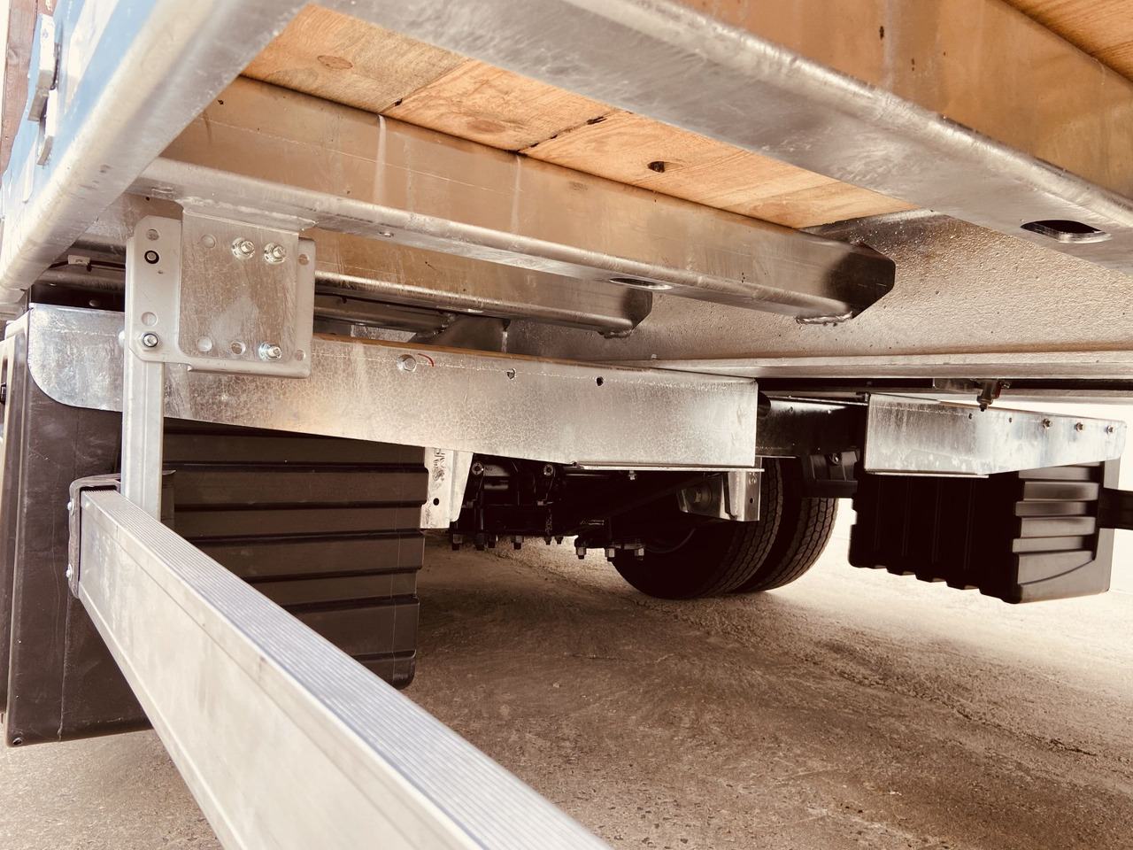 Möslein TT 34 Zugrohr Gerade 34 t GG Tridem- Tieflader 3 Achs, gelenktNeufahrzeug - Nizko noseča prikolica: slika 2 Möslein TT 34 Zugrohr Gerade 34 t GG Tridem- Tieflader 3 Achs, gelenktNeufahrzeug - Nizko noseča prikolica: slika 2