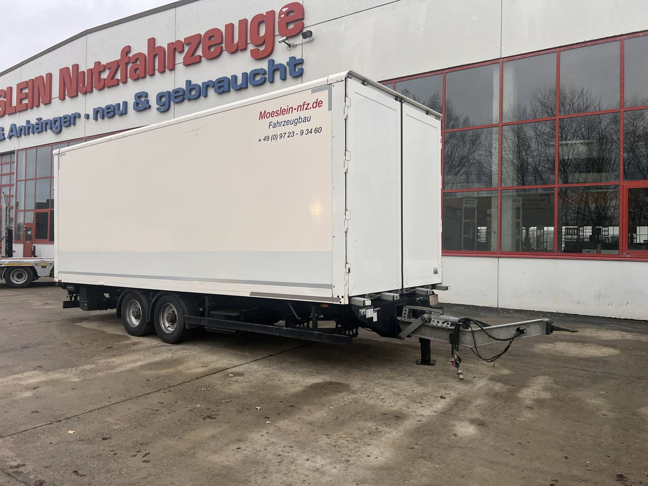Möslein Tandem Koffer mit Ladebordwand 1,5 t + Durchlad - Prikolica zabojnik: slika 2 Möslein Tandem Koffer mit Ladebordwand 1,5 t + Durchlad - Prikolica zabojnik: slika 2