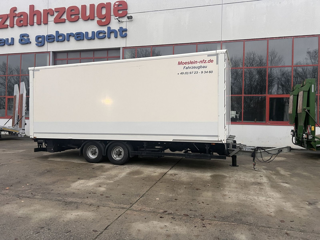 Möslein Tandem Koffer mit Ladebordwand 1,5 t + Durchlad - Prikolica zabojnik: slika 5 Möslein Tandem Koffer mit Ladebordwand 1,5 t + Durchlad - Prikolica zabojnik: slika 5