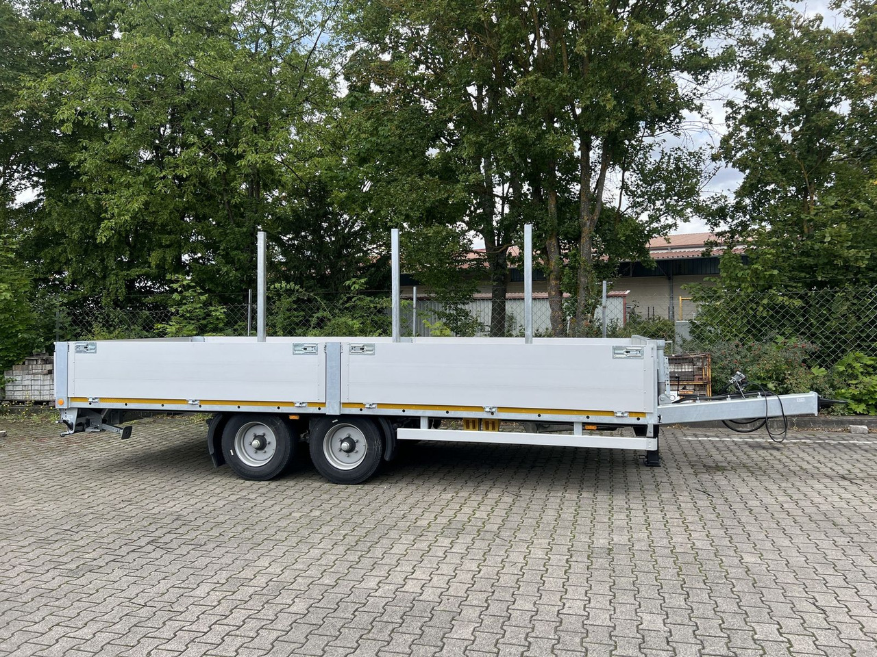 Möslein Tandem Pritsche- Tieflader mit Rungentaschen - Nizko noseča prikolica: slika 1 Möslein Tandem Pritsche- Tieflader mit Rungentaschen - Nizko noseča prikolica: slika 1