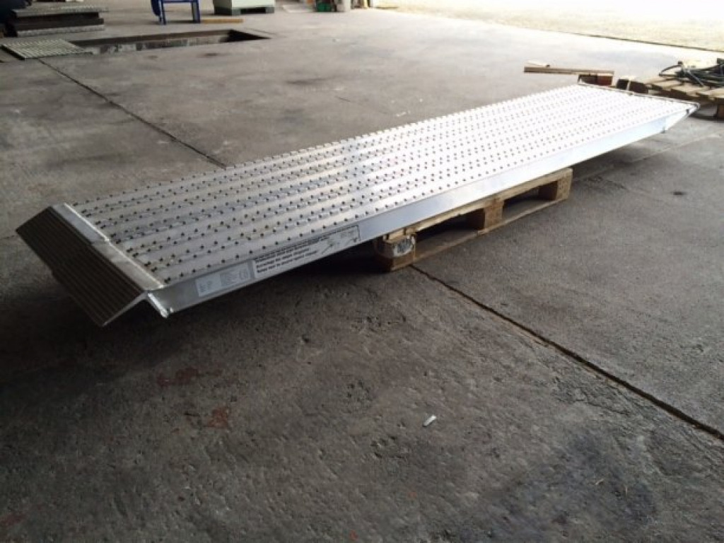 NEU Auffahrrampen, Alurampen,Verladerampen, 8 to Länge 3,25m - Nakladalna rampa: slika 3 NEU Auffahrrampen, Alurampen,Verladerampen, 8 to Länge 3,25m - Nakladalna rampa: slika 3