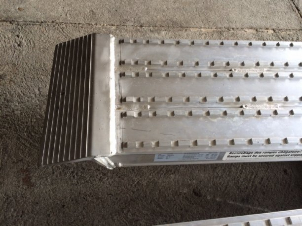 NEU Auffahrrampen, Alurampen,Verladerampen, 8 to Länge 3,25m - Nakladalna rampa: slika 5 NEU Auffahrrampen, Alurampen,Verladerampen, 8 to Länge 3,25m - Nakladalna rampa: slika 5