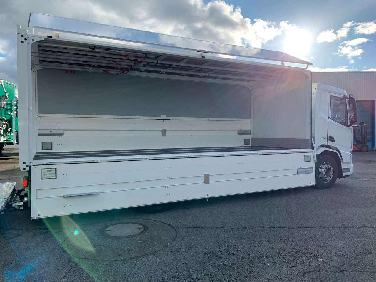 DAF FA XD 370 zikun Swing-Board-Aufbau - Tovornjak za prevoz pijač: slika 4 DAF FA XD 370 zikun Swing-Board-Aufbau - Tovornjak za prevoz pijač: slika 4