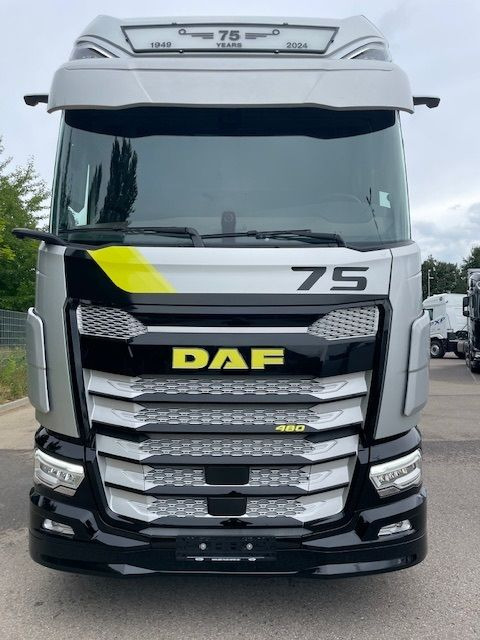DAF XG+ 480 FT 75 Jahre DAF Edition "Limitiert" DAF XG+ 480 FT 75 Jahre DAF Edition - Vlačilec: slika 4 DAF XG+ 480 FT 75 Jahre DAF Edition "Limitiert" DAF XG+ 480 FT 75 Jahre DAF Edition - Vlačilec: slika 4