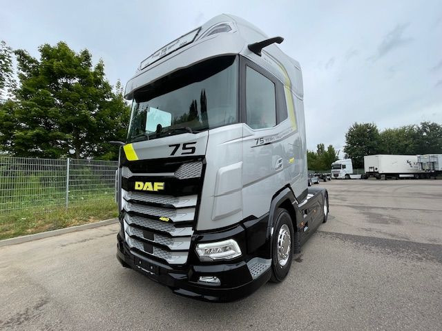 DAF XG+ 480 FT 75 Jahre DAF Edition "Limitiert" DAF XG+ 480 FT 75 Jahre DAF Edition - Vlačilec: slika 2 DAF XG+ 480 FT 75 Jahre DAF Edition "Limitiert" DAF XG+ 480 FT 75 Jahre DAF Edition - Vlačilec: slika 2
