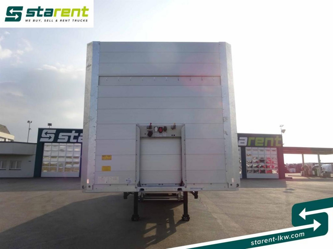 Schmitz Baustofftrailer Liftachse Rungen 80cm Bordwände - Polprikolica s kesonom: slika 2 Schmitz Baustofftrailer Liftachse Rungen 80cm Bordwände - Polprikolica s kesonom: slika 2