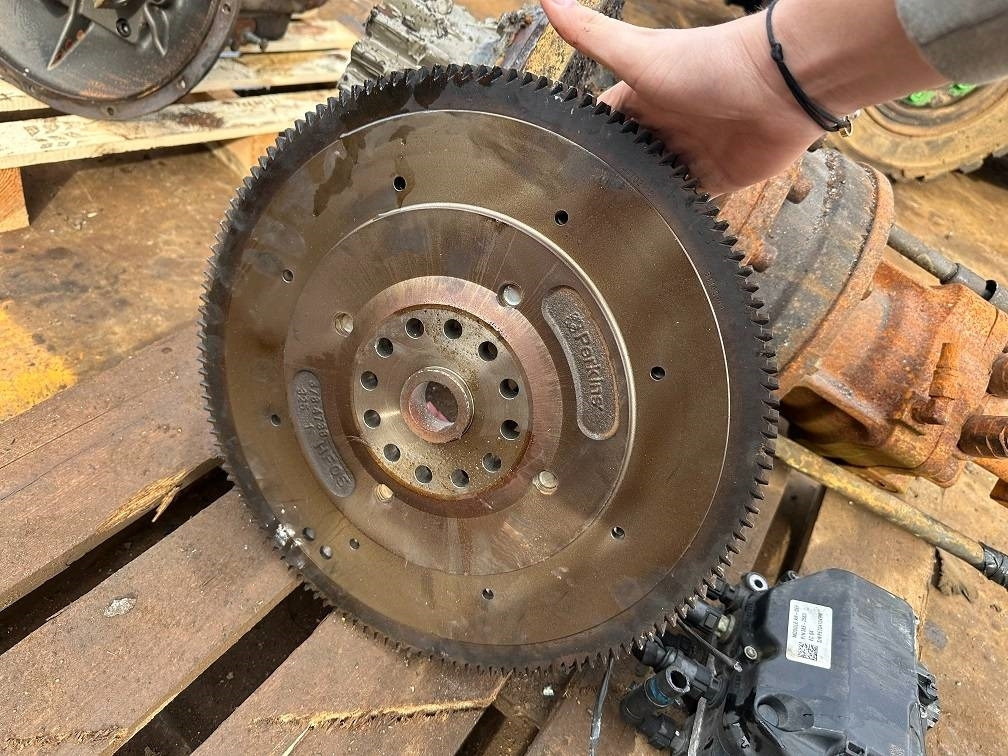 CAT 323 c7.1acert flywheel 378-4739 2009173 - Motor za Gradbeni stroj: slika 3 CAT 323 c7.1acert flywheel 378-4739 2009173 - Motor za Gradbeni stroj: slika 3