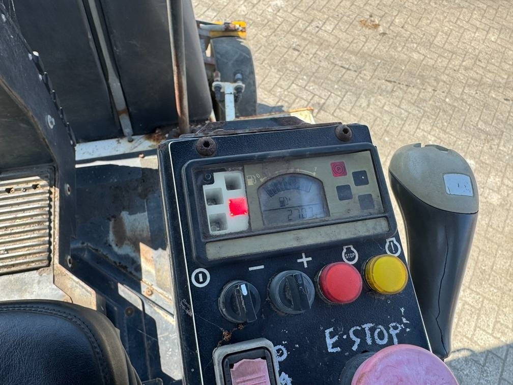 Pnevmatski valjar Dynapac CP 142: slika 11 Pnevmatski valjar Dynapac CP 142: slika 11