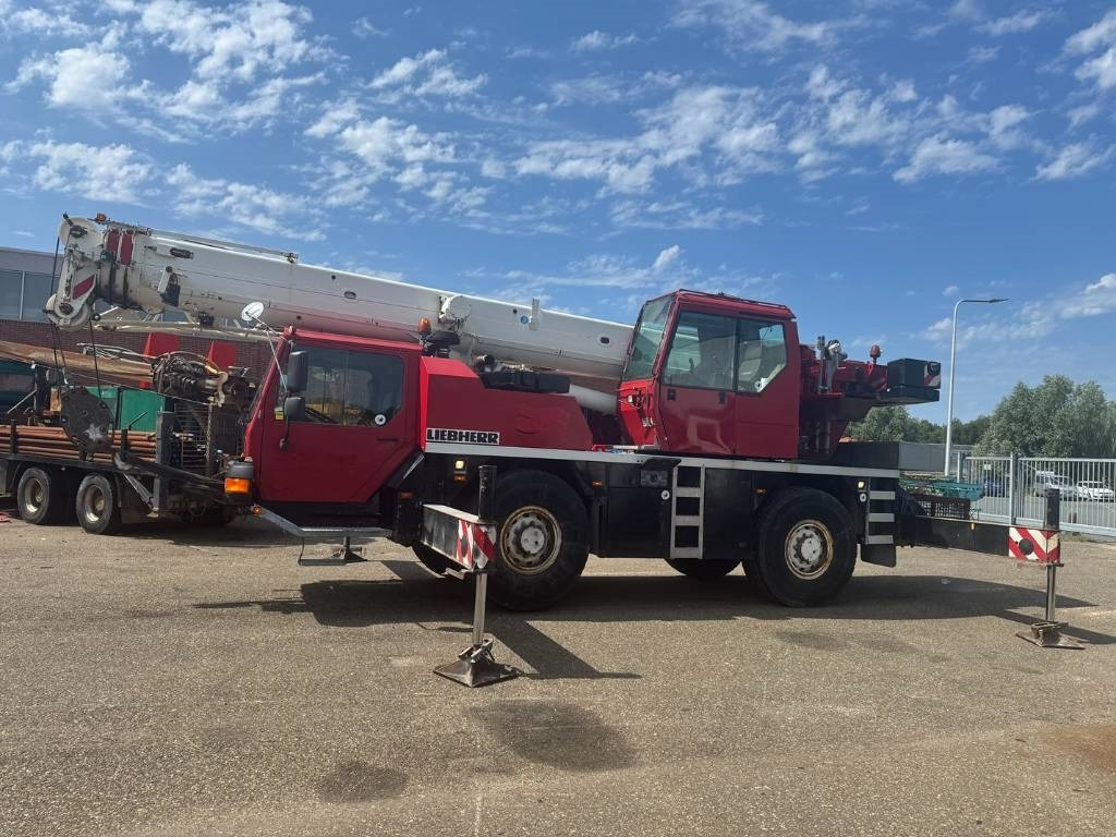 Liebherr LTM 1030-2.1 ( WITH JIB ) - Avtodvigalo za vse namene: slika 2 Liebherr LTM 1030-2.1 ( WITH JIB ) - Avtodvigalo za vse namene: slika 2