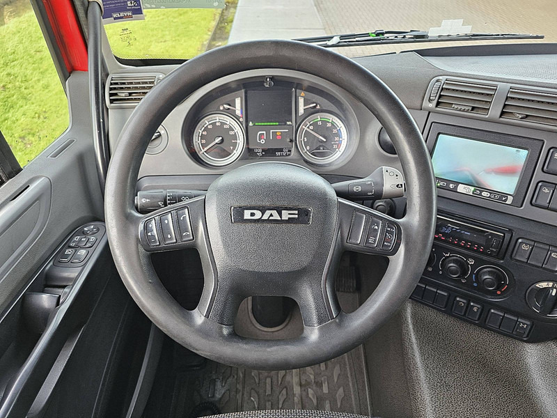 Interior photo 2: Tovornjak s ponjavo DAF CF 290 19T SPACECAB LIFT