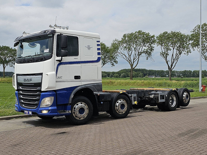 DAF XF 460 8X2 MAN. INT. ADR - Tovornjak-šasija: slika 2 DAF XF 460 8X2 MAN. INT. ADR - Tovornjak-šasija: slika 2