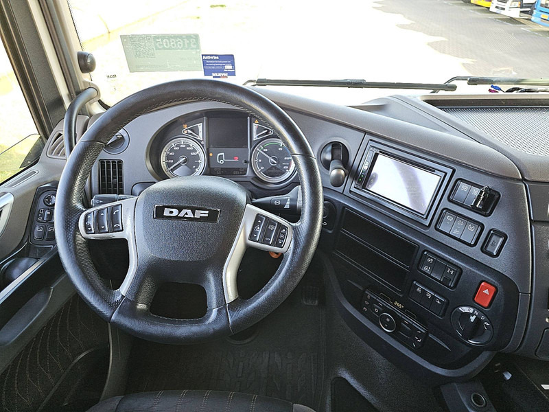Interior photo 1: DAF XF 480 SSC 6X2 FAR INTARDER lizing DAF XF 480 SSC 6X2 FAR INTARDER