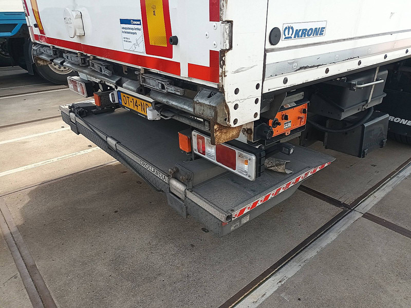 Krone SD DRYLINER 2T TAILLIFT LBW KLEP lizing Krone SD DRYLINER 2T TAILLIFT LBW KLEP: slika 7 Krone SD DRYLINER 2T TAILLIFT LBW KLEP lizing Krone SD DRYLINER 2T TAILLIFT LBW KLEP: slika 7