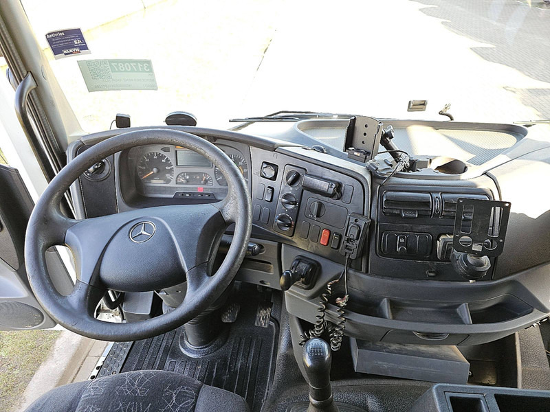Interior photo 1: Tovornjak cisterna Mercedes-Benz AXOR 1833 FUEL 14170L PUMP