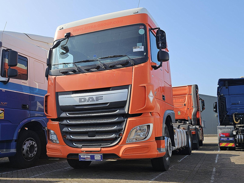 DAF XF 440 SPACECAB MANUAL - Vlačilec: slika 1 DAF XF 440 SPACECAB MANUAL - Vlačilec: slika 1