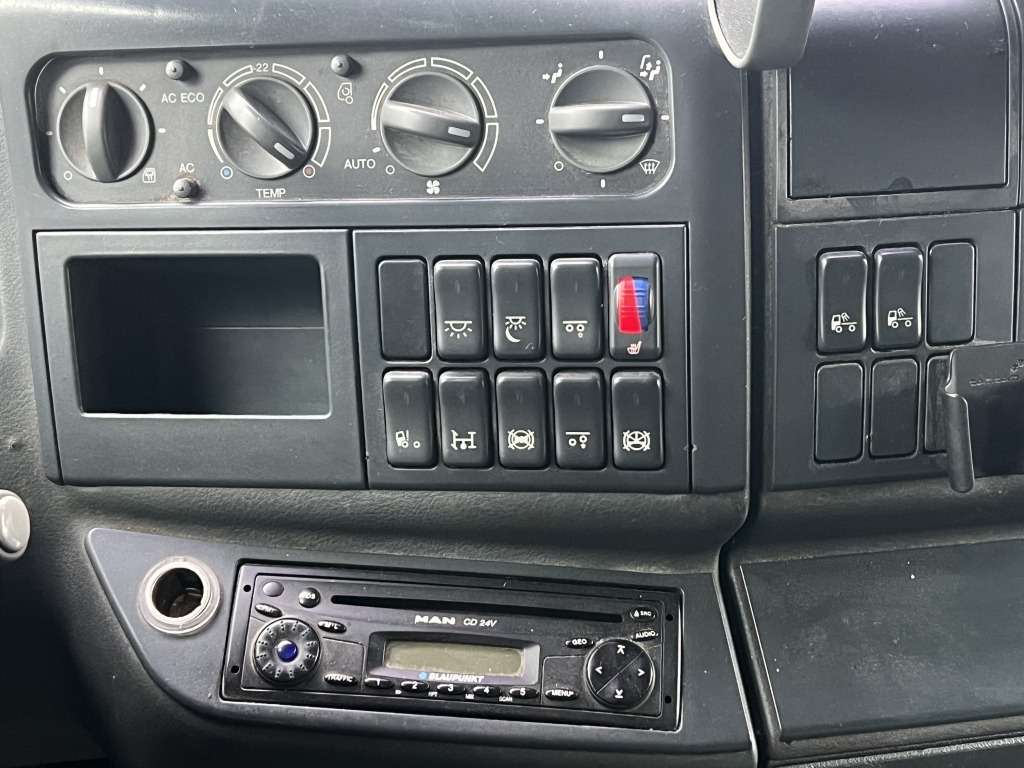 MAN TGA 26.440 6x2 LL Retarder Kran Palfinger 20002 - Tovornjak s ponjavo, Tovornjak z dvigalom: slika 2 MAN TGA 26.440 6x2 LL Retarder Kran Palfinger 20002 - Tovornjak s ponjavo, Tovornjak z dvigalom: slika 2