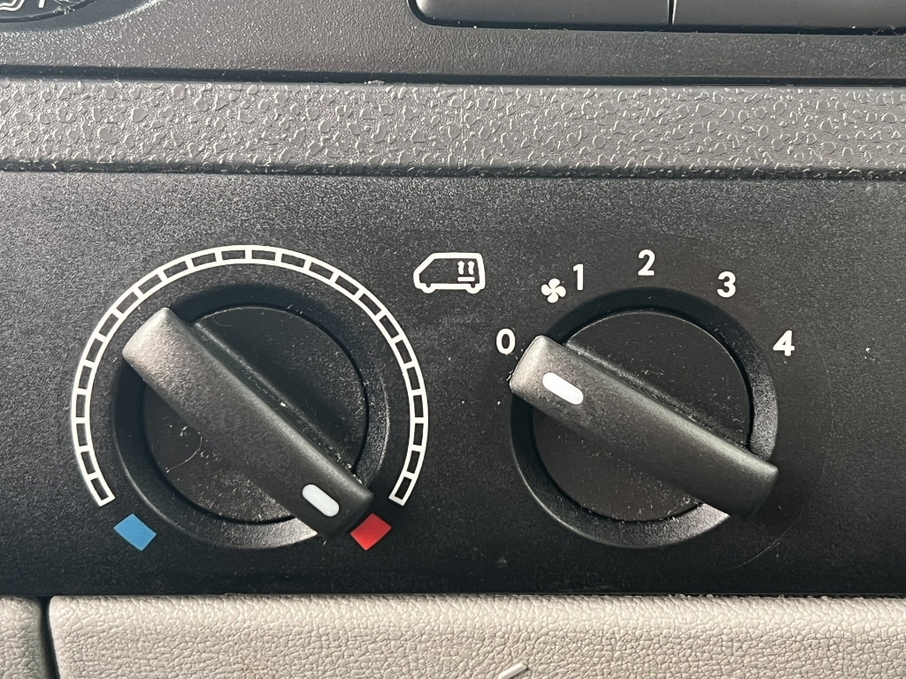 VW T5 Kombi 2,0 TDI BlueMotion Klima 9-Sitzer - Avtomobil: slika 2 VW T5 Kombi 2,0 TDI BlueMotion Klima 9-Sitzer - Avtomobil: slika 2