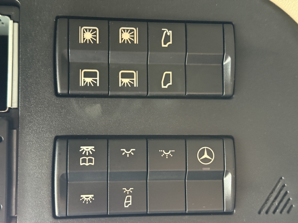 Mercedes-Benz Actros 1843 Klima Retarder Fleet Navi Spoiler - Vlačilec: slika 4 Mercedes-Benz Actros 1843 Klima Retarder Fleet Navi Spoiler - Vlačilec: slika 4