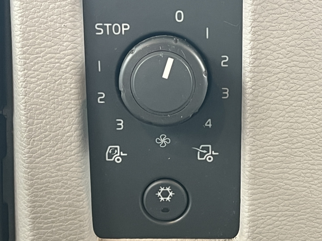 Volvo FL 260 7,2m LBW Klima Tempomat AHK Orig. 125'km - Tovornjak s ponjavo: slika 2 Volvo FL 260 7,2m LBW Klima Tempomat AHK Orig. 125'km - Tovornjak s ponjavo: slika 2