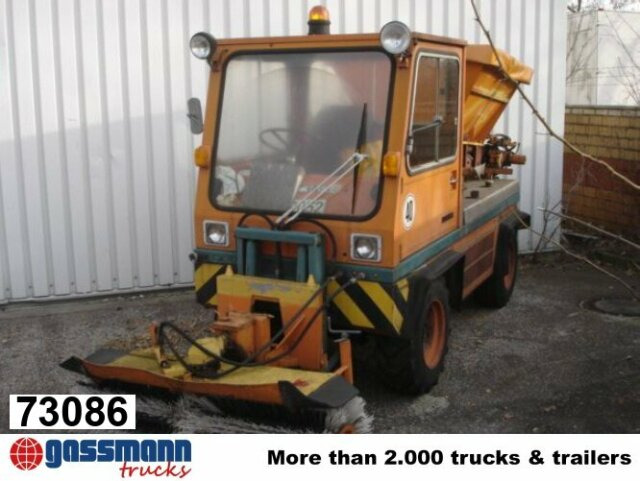 GT 1200B 4x4 - Vozilo za pometanje: slika 1 GT 1200B 4x4 - Vozilo za pometanje: slika 1