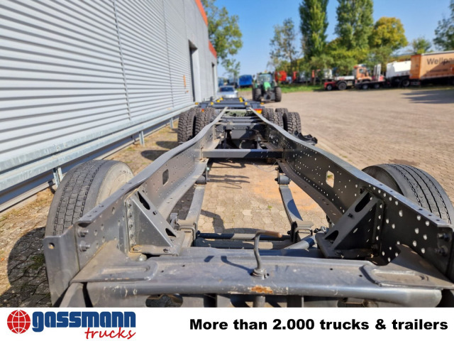 Iveco Trakker AD260T45 6x4, BRANDSCHADEN FAHRERHAUS! - Tovornjak-šasija: slika 2 Iveco Trakker AD260T45 6x4, BRANDSCHADEN FAHRERHAUS! - Tovornjak-šasija: slika 2