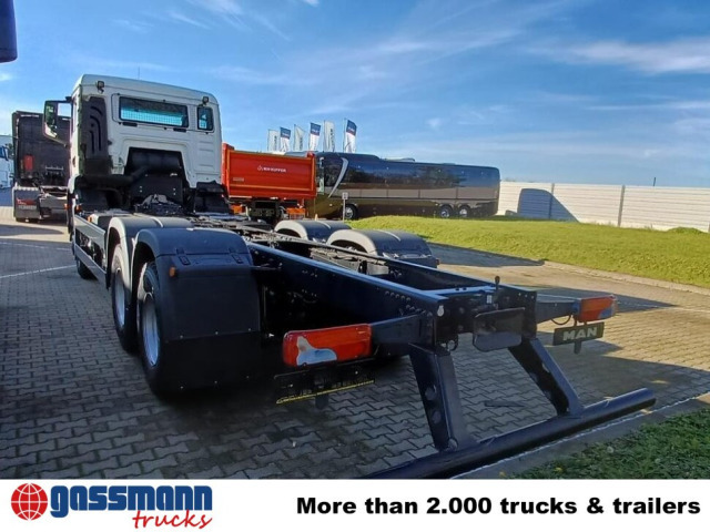MAN TGS 33.440 6x6 BB CH, Hohe Bauart, Nebenantrieb - Tovornjak-šasija: slika 4 MAN TGS 33.440 6x6 BB CH, Hohe Bauart, Nebenantrieb - Tovornjak-šasija: slika 4