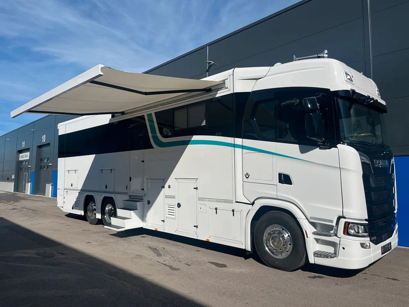 Scania S590 V8 6x2 Camper / Motorhome - New 2025 - Garage - Slide out - - Avtodom: slika 1 Scania S590 V8 6x2 Camper / Motorhome - New 2025 - Garage - Slide out - - Avtodom: slika 1