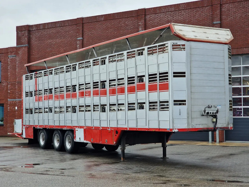 CUPPERS 3 deck livestock trailer - Water & Ventilation - Loadlift - Steering axle - Polprikolica za prevoz živine: slika 1 CUPPERS 3 deck livestock trailer - Water & Ventilation - Loadlift - Steering axle - Polprikolica za prevoz živine: slika 1