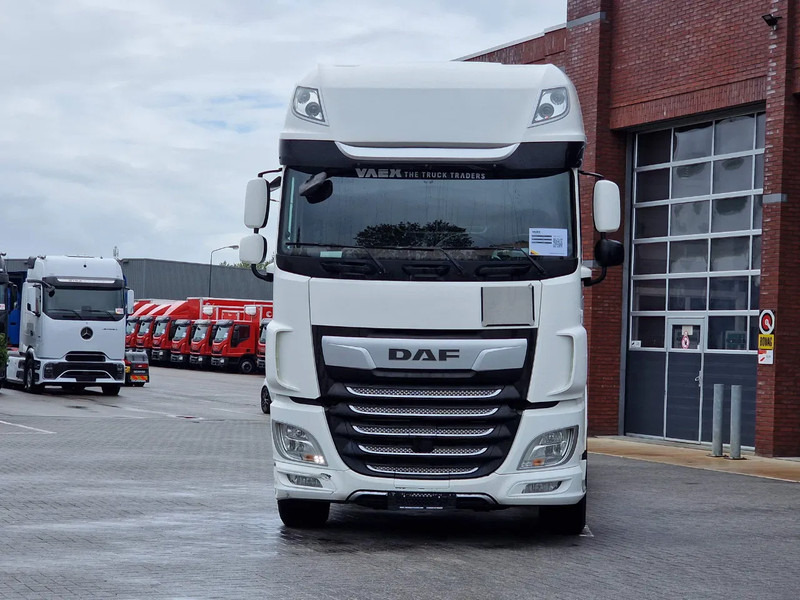 DAF XF 530 SuperSpaceCab 6x2*4 - Chassis 740 cm - Loadlift - Steering axle - Leather - - Tovornjak-šasija: slika 2 DAF XF 530 SuperSpaceCab 6x2*4 - Chassis 740 cm - Loadlift - Steering axle - Leather - - Tovornjak-šasija: slika 2