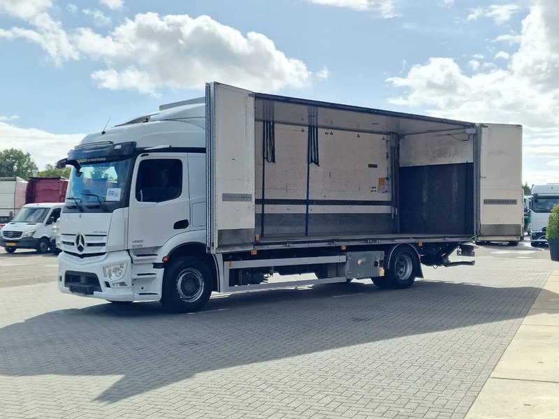Mercedes-Benz Actros 1833 4x2 - Box with sidedoors - Loadlift - Full air - Mirror cam - Tovornjak zabojnik: slika 4 Mercedes-Benz Actros 1833 4x2 - Box with sidedoors - Loadlift - Full air - Mirror cam - Tovornjak zabojnik: slika 4