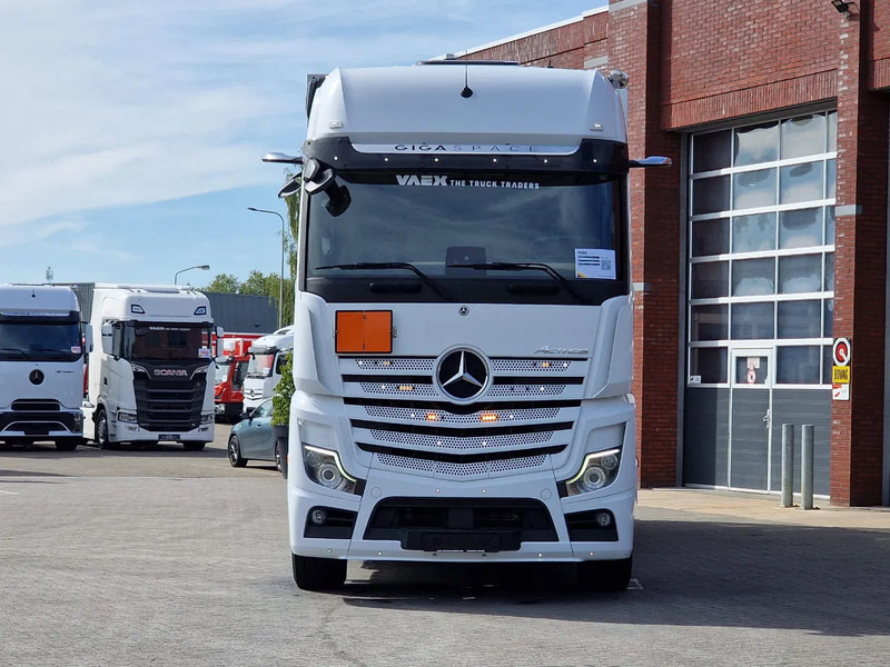 Mercedes-Benz Actros 2545 6x2*4 - Box with sidedoors - Loadlift - Steering axle - Full air - Camera - Tovornjak zabojnik: slika 2 Mercedes-Benz Actros 2545 6x2*4 - Box with sidedoors - Loadlift - Steering axle - Full air - Camera - Tovornjak zabojnik: slika 2