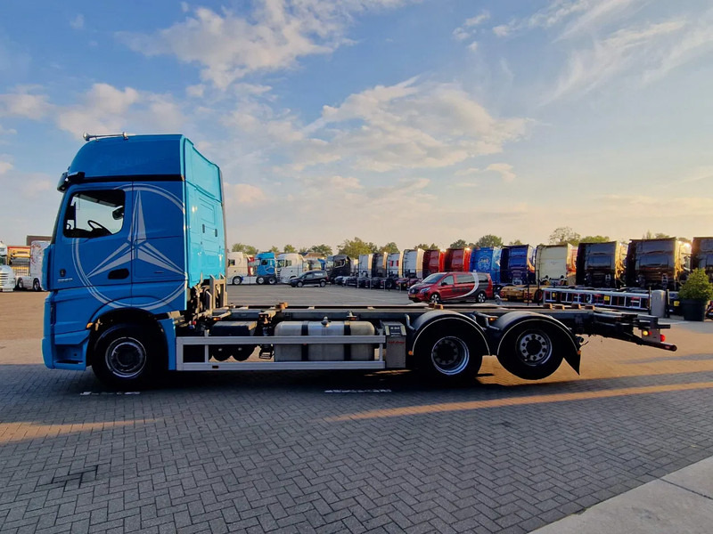 Mercedes-Benz Actros 2553 6x2 - BDF - Retarder - 4.90 WB - Loadlift - Full air - Kontejnerski tovornjak/ Tovornjak z zamenljivim tovoriščem: slika 4 Mercedes-Benz Actros 2553 6x2 - BDF - Retarder - 4.90 WB - Loadlift - Full air - Kontejnerski tovornjak/ Tovornjak z zamenljivim tovoriščem: slika 4