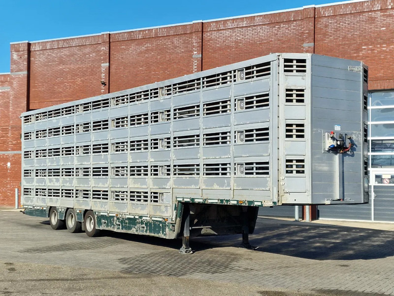 Pezzaioli 5 deck livestock trailer - Water & Ventilation - Loadlift - Folding floors - BPW Axle - 155M3 - Polprikolica za prevoz živine: slika 4 Pezzaioli 5 deck livestock trailer - Water & Ventilation - Loadlift - Folding floors - BPW Axle - 155M3 - Polprikolica za prevoz živine: slika 4
