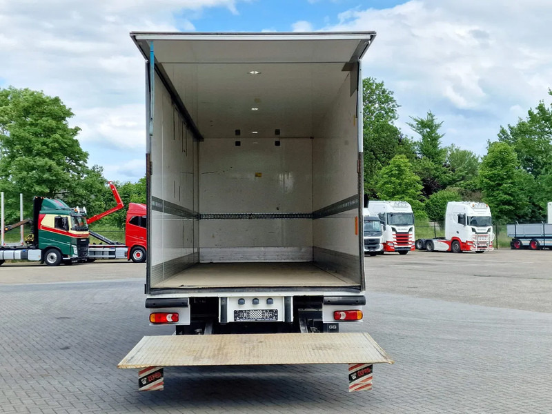 Tovornjak zabojnik Renault D16 250 4x2 Box with side doors - Zepro loadlift - Euro 6 - Low KM - Sleepercab: slika 9