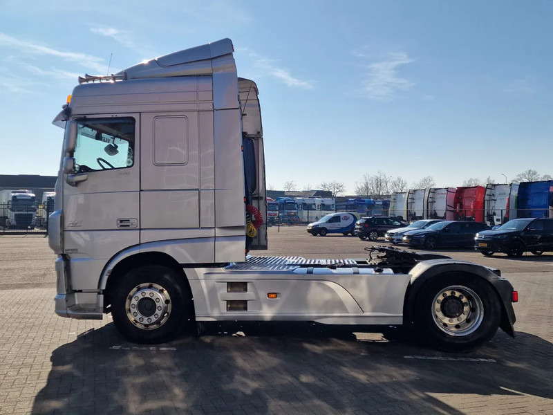 DAF XF 440 SpaceCab 4x2 - Full spoiler - Alloy wheels - Air horn - Light bar - Vlačilec: slika 4 DAF XF 440 SpaceCab 4x2 - Full spoiler - Alloy wheels - Air horn - Light bar - Vlačilec: slika 4