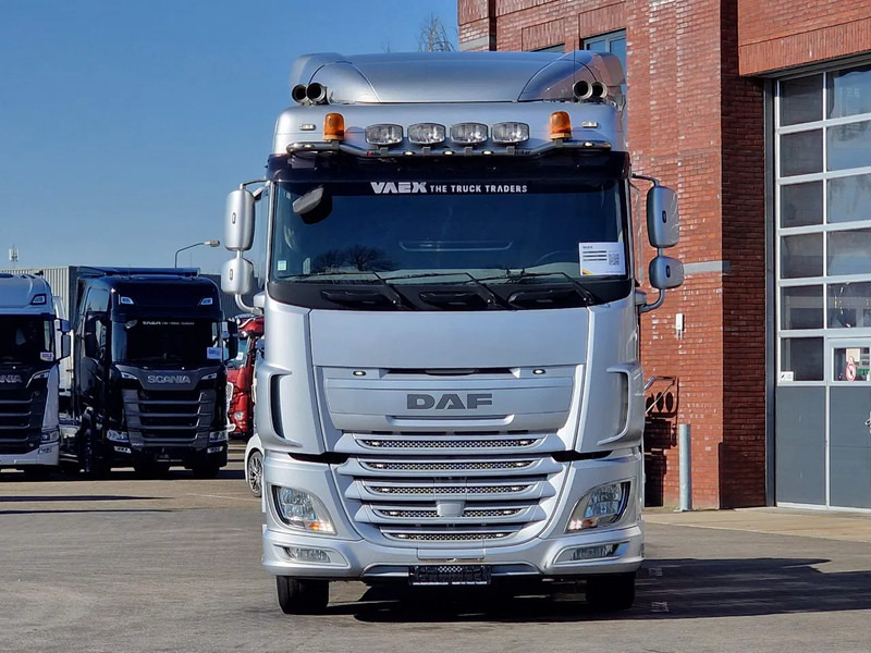 DAF XF 440 SpaceCab 4x2 - Full spoiler - Alloy wheels - Air horn - Light bar - Vlačilec: slika 2 DAF XF 440 SpaceCab 4x2 - Full spoiler - Alloy wheels - Air horn - Light bar - Vlačilec: slika 2