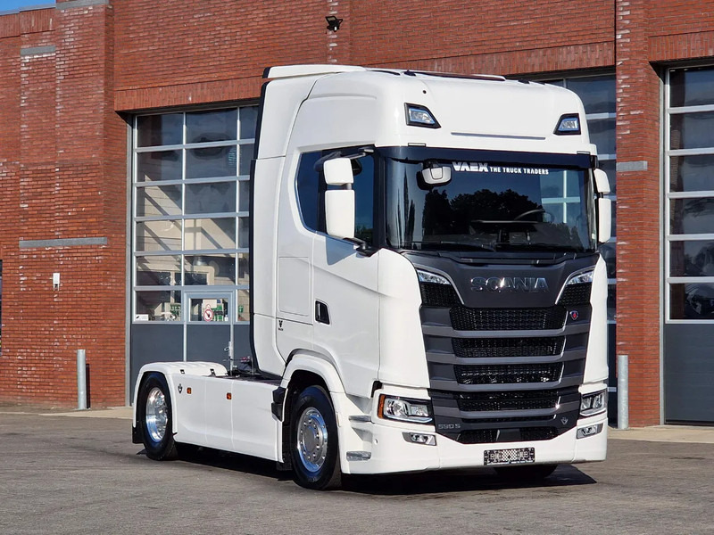 Scania 590S V8 NGS Highline 4x2 - New - Facelift - Full spec - Retarder - Leather - Full air - Vlačilec: slika 1 Scania 590S V8 NGS Highline 4x2 - New - Facelift - Full spec - Retarder - Leather - Full air - Vlačilec: slika 1