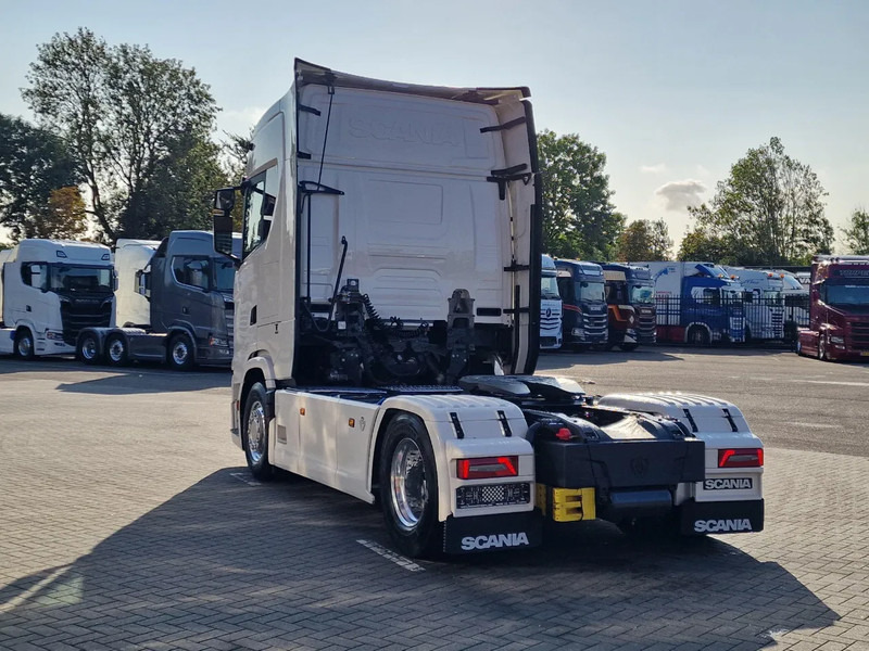 Scania 590S V8 NGS Highline 4x2 - New - Facelift - Full spec - Retarder - Leather - Full air - Vlačilec: slika 5 Scania 590S V8 NGS Highline 4x2 - New - Facelift - Full spec - Retarder - Leather - Full air - Vlačilec: slika 5