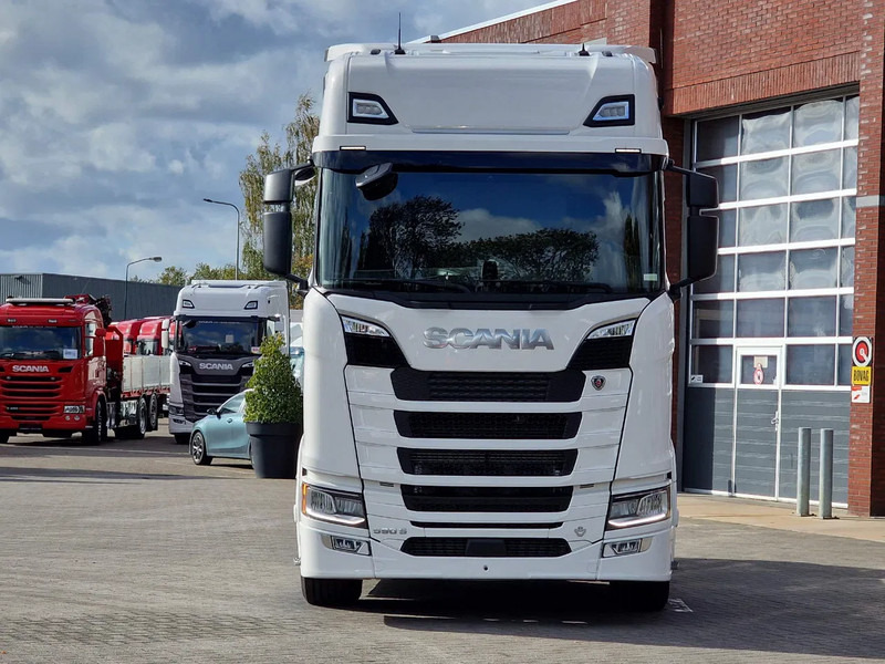 Scania 590S V8 NGS Highline 4x2 - New - Retarder - Leather - Alloy wheels Led - Navi - NEW! - Vlačilec: slika 2 Scania 590S V8 NGS Highline 4x2 - New - Retarder - Leather - Alloy wheels Led - Navi - NEW! - Vlačilec: slika 2