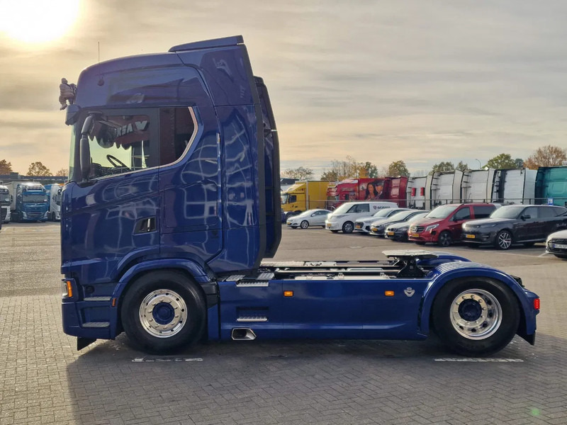 Scania 660S V8 NGS Highline 4x2 - Full spec - Retarder - Night Clima - Leather - Led - Full air - New Dashboard - Vlačilec: slika 4 Scania 660S V8 NGS Highline 4x2 - Full spec - Retarder - Night Clima - Leather - Led - Full air - New Dashboard - Vlačilec: slika 4
