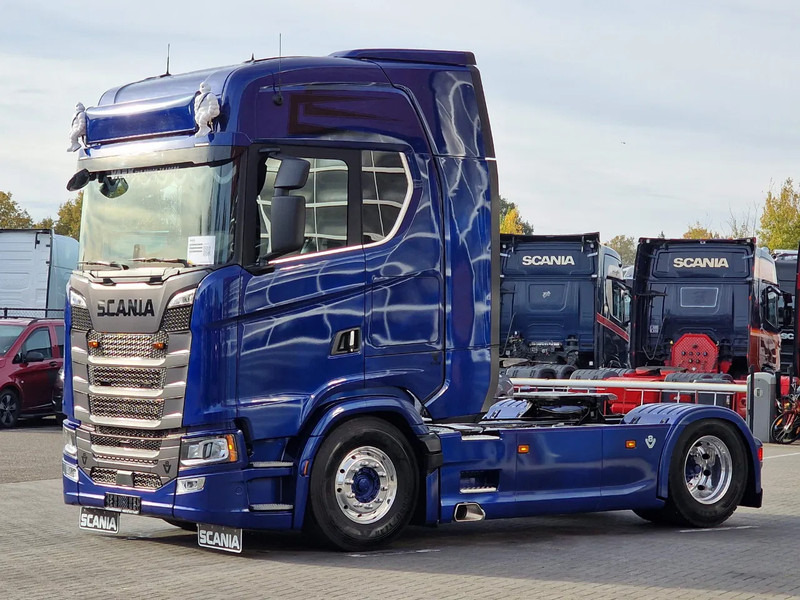 Scania 660S V8 NGS Highline 4x2 - Full spec - Retarder - Night Clima - Leather - Led - Full air - New Dashboard - Vlačilec: slika 3 Scania 660S V8 NGS Highline 4x2 - Full spec - Retarder - Night Clima - Leather - Led - Full air - New Dashboard - Vlačilec: slika 3