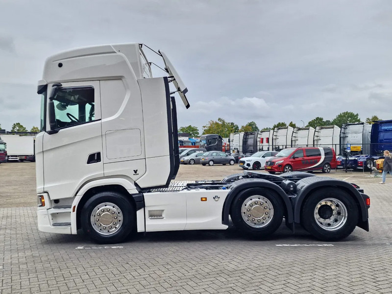 Scania 660S V8 NGS Highline 6x2/4 - New - Full spec - Retarder - Night clima - Leather - Led - Alcoa - Vlačilec: slika 4 Scania 660S V8 NGS Highline 6x2/4 - New - Full spec - Retarder - Night clima - Leather - Led - Alcoa - Vlačilec: slika 4