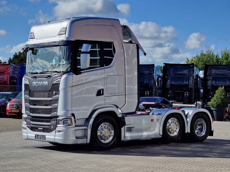 Scania 660S V8 NGS Highline 6x2/4 - New - Full spec - Retarder - Night clima - Led - Leather - Navi - Vlačilec: slika 3 Scania 660S V8 NGS Highline 6x2/4 - New - Full spec - Retarder - Night clima - Led - Leather - Navi - Vlačilec: slika 3