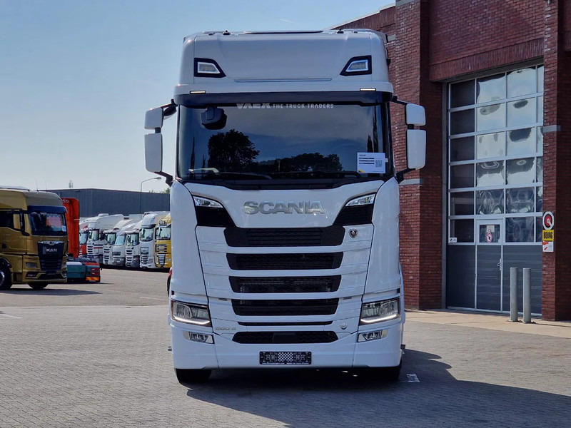 Scania 660S V8 NGS Highline 6x2/4 - New - Full spec - Retarder - Night clima - Led - Leather - Navi - Vlačilec: slika 2 Scania 660S V8 NGS Highline 6x2/4 - New - Full spec - Retarder - Night clima - Led - Leather - Navi - Vlačilec: slika 2