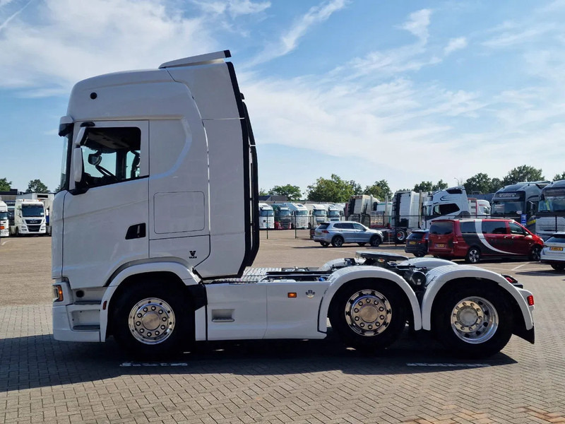 Scania 660S V8 NGS Highline 6x2/4 - New - Old dashboard - Full spec - Retarder - Night clima - Led - Leather - Navi - Vlačilec: slika 4 Scania 660S V8 NGS Highline 6x2/4 - New - Old dashboard - Full spec - Retarder - Night clima - Led - Leather - Navi - Vlačilec: slika 4